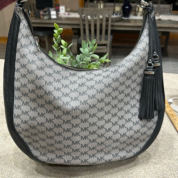 MK Studio Lydia Hobo - Picture 1 of 14
